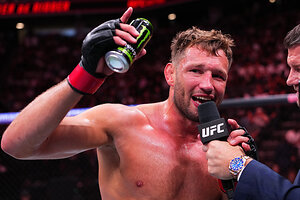 Monster Energy's Reinier Defeats Roman Dolidze via TKO in UFC Light Heavyweight Debut at UFC Fight Night in Sacramento