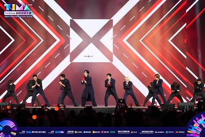 SUPER JUNIOR