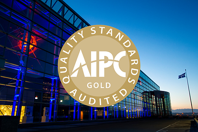 C'est en 2011 que le Centre des congrès de Québec obtenait pour la première fois sa certification AIPC Quality Standards, niveau Or. C'est en 2011 que le Centre des congrès de Québec obtenait pour la première fois sa certification AIPC Quality Standards, niveau Or.