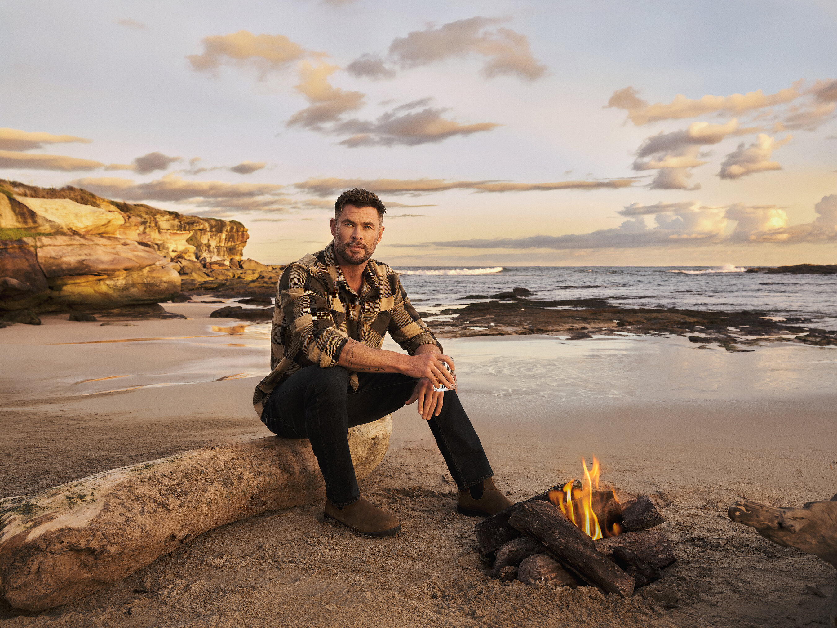 CHRIS HEMSWORTH TRITT DER ARCHIE ROSE DISTILLING CO. BEI. ALS MITBESITZER VOR DEM MARKTSTART IN DEN USA UND DER WELTWEITEN EXPANSION