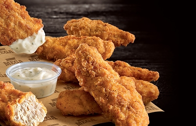As Americans look to add protein to their diets, the nation’s appetite for chicken is reaching new heights. Among the most popular ways to enjoy chicken are crispy tenders, a category that has grown to $1.8 billion in annual retail sales. To meet the nation’s insatiable appetite for this beloved food, Banquet, a brand of Conagra Brands, Inc., has debuted Banquet MEGA Crispy Chicken Tenders, available in Original and Spicy varieties.