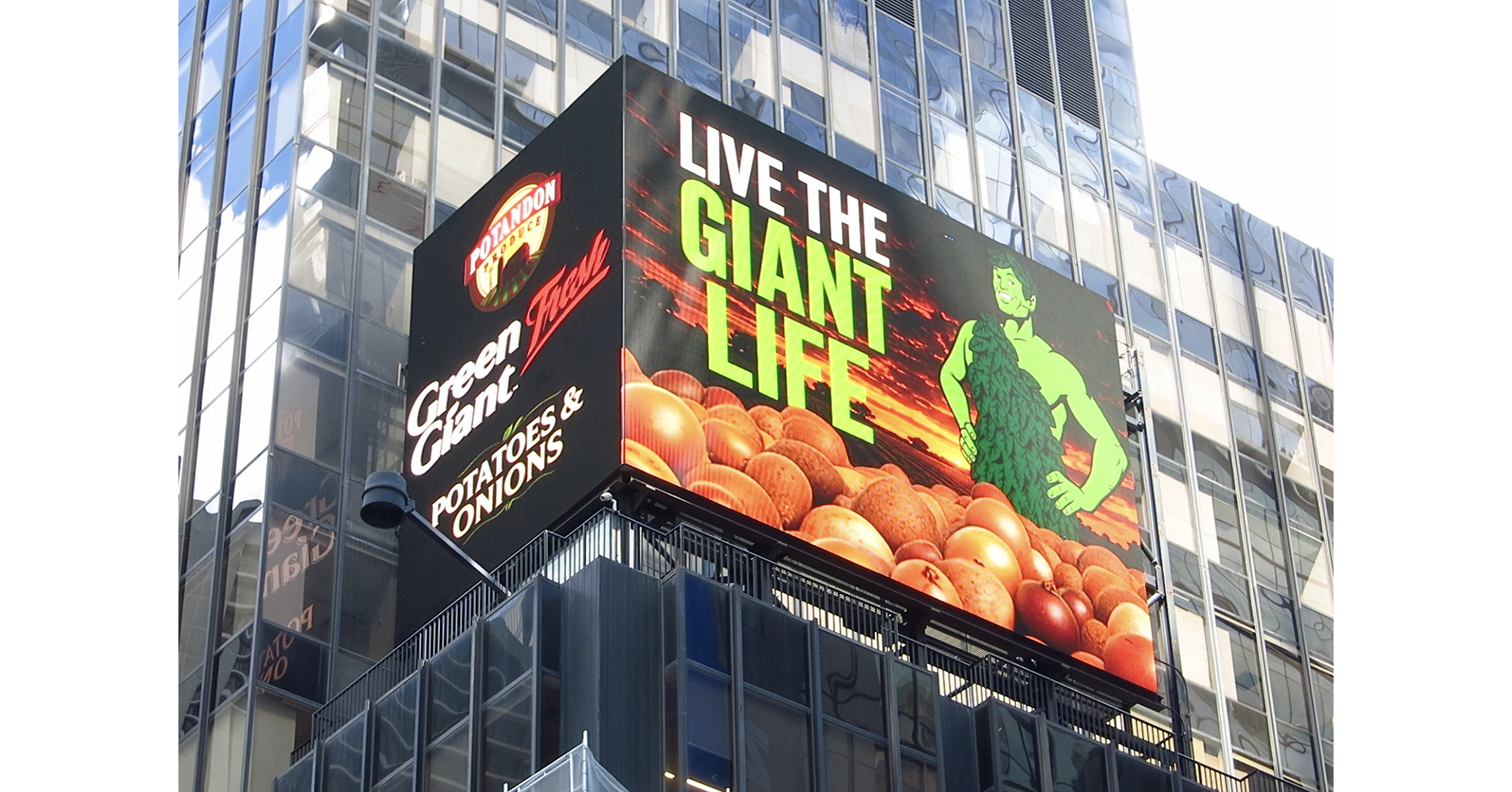 GREEN GIANT FRESH BRINGS "LIVE THE GIANT LIFE" TO TIMES SQUARE