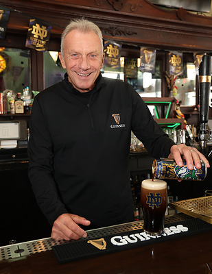 Guinness is re-signing Notre Dame legend and longtime brand ambassador Joe Montana, building on a six-year partnership rooted in timeless traditions, bringing people together and giving back to the community.
