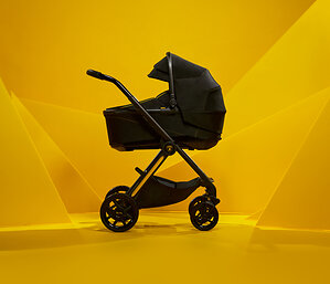 Silver Cross &amp; Automobili Lamborghini Unveil Reef AL Giallo, the Final Chapter in Their 'Super Stroller' Collaboration