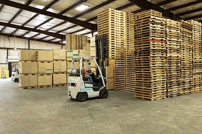 FreeFab Pallet's expansive facility supports increased production capacity and efficient handling of customer orders. 