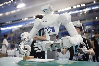 OmniHand靈巧手正在執行精細操作任務