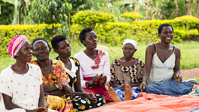 Community-based group talk therapy in session. Credit: StrongMinds.