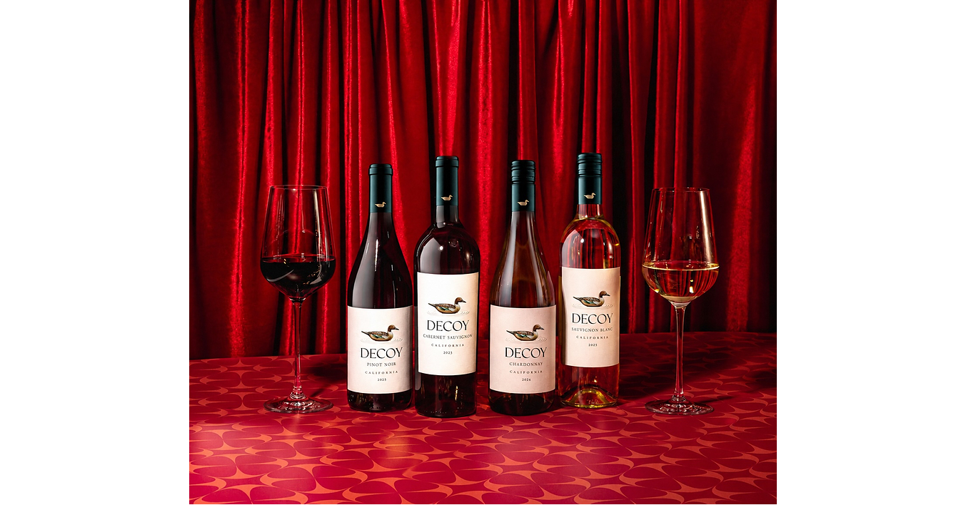 /C O R R E C T I O N -- Decoy Wines/