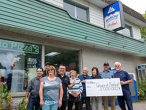 Québec 49 - Coworkers at a Brébeuf grocery store win $2,000,000