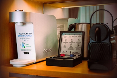 A Coway P-350N water purifier installed in the minibar area at Prince Hotel Da Nang, offering guests instant access to clean, safe, and unlimited drinking water. 