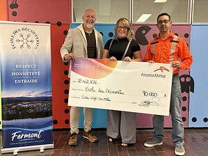 ArcelorMittal investit 90 000 $ pour moderniser le mobilier de l'école primaire des Découvertes à Fermont