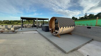 Outdoor leisure setting and adjoining pergola bays