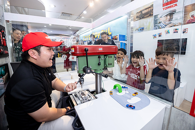 TOMICA BRAND STORE and TOMICA FACTORY offer immersive experiences, allowing customers to assemble their own die-cast cars for self-expression and a sense of identity.