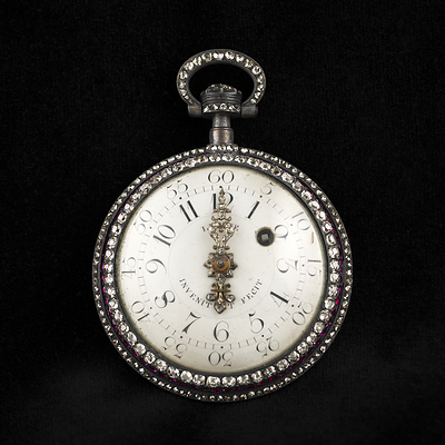 Jean-Antoine Lépine, Montre à gousset, en 1770 ou avant. Argent, alliage ferreux, diamants, saphirs roses?, verre, émail, poudre d'émail et cheveux, 5,6 × 4 × 1,2 cm. Fiducie Saint Joseph // Photo: MNBAQ, Louis Hébert
