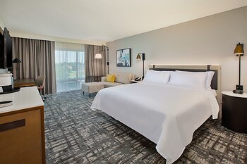 The hotel’s renovated king guest rooms offer modern accommodations with comfortable seating, a workspace and refreshed design details.
