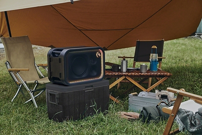 The new range of ULT TOWER speakers also supports flexible positioning, whether placed vertically or horizontally