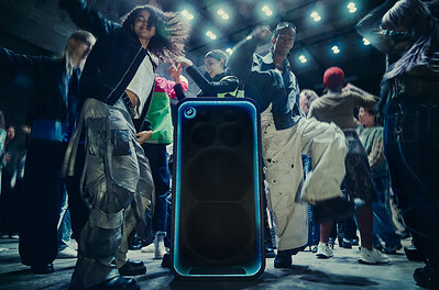 The ULT TOWER MAX features three woofers — two front-facing and one rear-facing — for powerful bass and sound pressure that can be felt throughout the venue