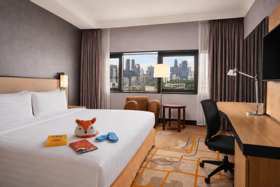 A comfortable retreat above the city. Relax in a spacious room, enjoy skyline views, and make yourself at home at Holiday Inn Singapore Atrium.