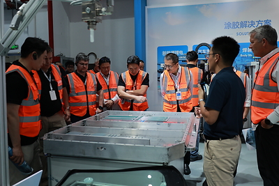 KUKAのグローバル幹部が、インテリジェント組立製造に関する技術交流のためにCentronを訪問