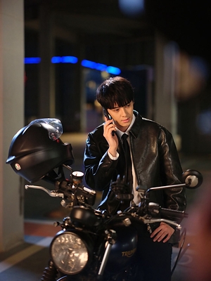 Nick Shan stars as Lu Xian, an insurance investigator who awakens supernatural powers, in VIII: Awakening, KC Global Media Asia's first original production in China. (Photo: KC Global Media Asia)