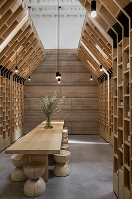 A gathering place for master classes, personal consultations, Glow Workshops and Waterless Beauty events, surrounded by sculptural 'olive trees' and a monumental rammed-earth wall inside OLIVE TREE PEOPLE’s first U.S. flagship—its “cathedral to Waterless Beauty.”