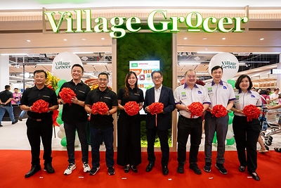 Village Grocer celebrates the opening of its newest outlet at Horizon Mall, Iskandar Puteri, Johor. (from left: Mr Jim Woon, General Manager, Horizon Hills Development Sdn Bhd; Mr Roger Ko, General Manager, Retail Malls, Gamuda Land; En. Saniman Md Apandi, Chief Operations Officer, Township, UEM Sunrise Berhad; Ms Wong Siew Lee, Chief Operating Officer, Gamuda Land; Mr Ivan Tan, Group Executive Director of The Food Purveyor; Mr Kok Kian Kee, Chief Executive Officer of The Food Purveyor; Ms Jessica Ong, Chief Operation Officer of The Food Purveyor; Mr Ong Chee Chong, Chief Merchandising Officer of The Food Purveyor) Village Grocer celebrates the opening of its newest outlet at Horizon Mall, Iskandar Puteri, Johor. (from left: Mr Jim Woon, General Manager, Horizon Hills Development Sdn Bhd; Mr Roger Ko, General Manager, Retail Malls, Gamuda Land; En. Saniman Md Apandi, Chief Operations Officer, Township, UEM Sunrise Berhad; Ms Wong Siew Lee, Chief Operating Officer, Gamuda Land; Mr Ivan Tan, Group Executive Director of The Food Purveyor; Mr Kok Kian Kee, Chief Executive Officer of The Food Purveyor; Ms Jessica Ong, Chief Operation Officer of The Food Purveyor; Mr Ong Chee Chong, Chief Merchandising Officer of The Food Purveyor)