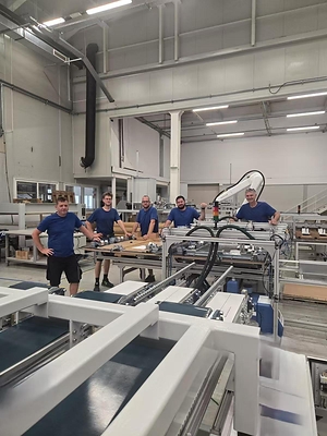 The KraftPal engineering team with the new KP25039 pallet production machine.