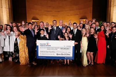 (center) Randy Parker, president and CEO, Hyundai Motor North America; (center right) Kevin Reilly, vice chair, Hyundai Hope on Wheels; Hyundai Hope on Wheels board of directors, national youth ambassadors, and grant recipients at the Andrew W. Mellon Auditorium in Washington, D.C., on Sept. 3, 2026 (Photo/Hyundai)