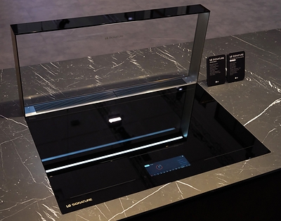 The next-generation LG SIGNATURE downdraft hood features a minimalist front-glass design and a built-in motion sensor, enabling touch-free extraction at the cooking surface.