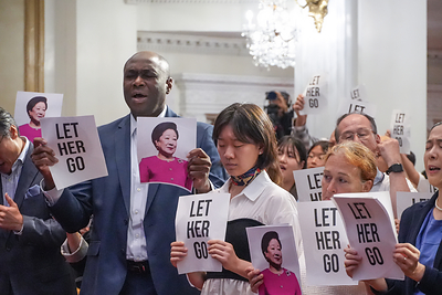 (Center) Shin Ya Moon, granddaughter of Dr. Hak Ja Han, joined in the ardent prayers for her grandmother.