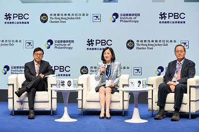 The fourth plenary, entitled “Two Playbooks, One Goal: Navigating Social Mobility in Asia’s Twin Cities”, was moderated by The Hon Mrs Regina Ip, Convenor of the Non-official Members of the Executive Council of the HKSAR Government (centre). It featured The Hon Chris Sun, Secretary for Labour and Welfare of the HKSAR Government (left), and Tan See Leng, Minister for Trade and Industry (Energy & Industry) and Former Minister for Manpower, Singapore (right).