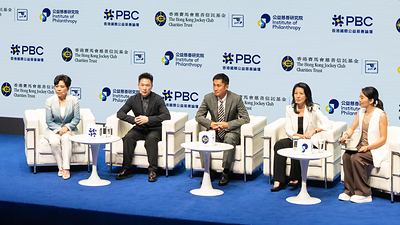 The fifth plenary, entitled “Expanding the Arena: Philanthropy, Leadership, and Pathways Beyond Sport”, featured a discussion between leading sports figures from the Chinese Mainland - Li Xiaopeng (2nd left), Deng Yaping (1st left) and Yang Yang (2nd right), and Ma Ning (centre).