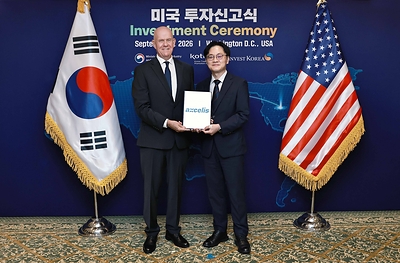 Robert Mahoney, Axcelis’ EVP of Global Operations, with  Kim Jeong-kwan, Minister of Trade, Industry and Energy, at the recent U.S. Investment Filing Ceremony and Roundtable event held in Washington, D.C.