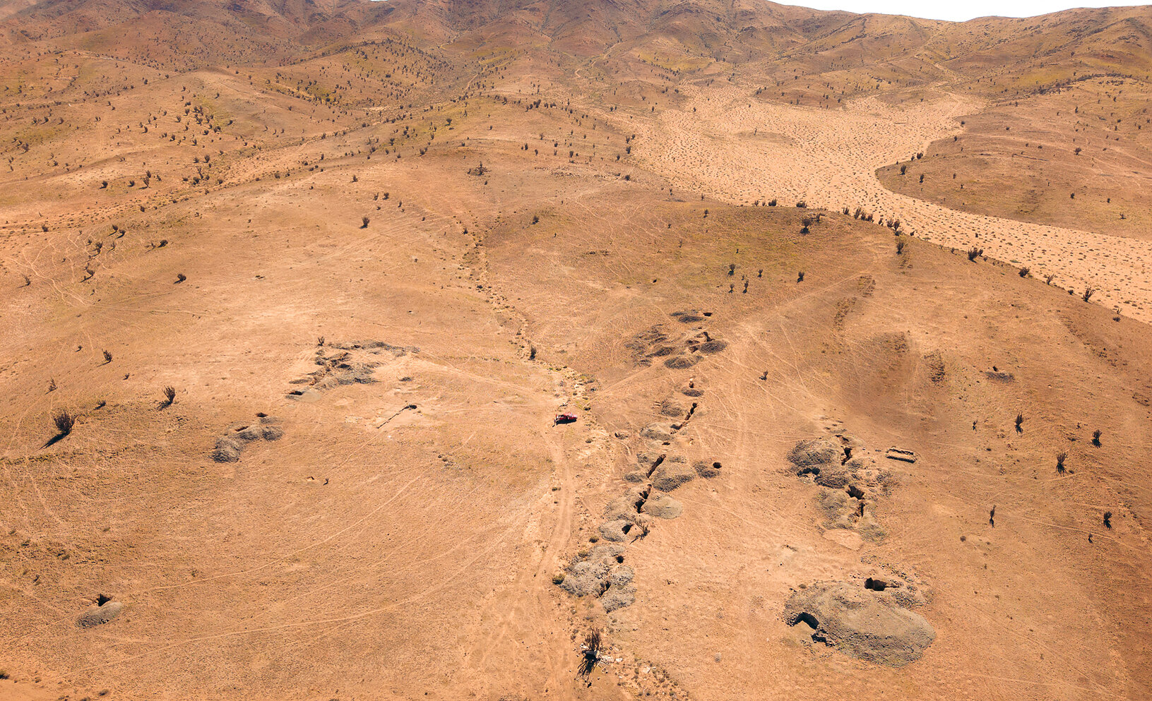 Figure 1. Aerial overview of exposed vein structures and historical workings at the Castilla Project, Atacama, Chile. Figure 1. Aerial overview of exposed vein structures and historical workings at the Castilla Project, Atacama, Chile.