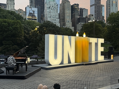 9/11 Day unveils a 40-foot-long fully lit sculpture entitled “UNIITE.” The sculpture is part of 9/11 Day’s nationwide 25th anniversary activities, encouraging Americans to remember and honor the victims of 9/11 and those who rose in service by joining together in unity and doing good deeds in their communities. For more information about how to pledge a good deed, visit 911day.org .
