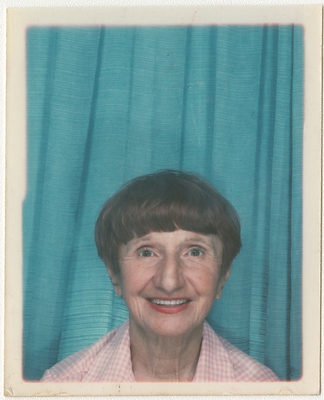 Rose Ouellette. Vers 1980. Fonds Rose Ouellette, Archives nationales à Montréal. Rose Ouellette. Vers 1980. Fonds Rose Ouellette, Archives nationales à Montréal.