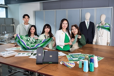 A team of teachers and students from the Bachelor of Arts (Honours) in Fashion Design programme at THEi creates the “Hong Kong’s First Five-Year Plan” team badge, designing ties and scarves for CE and his team in “Policy Address” for second year.
Design team members from the left: Mr Michael CHAN Tsz-him; Ms Rainbow LEE Chui-shan; Ms Janet CHAN Mei-hang; and Ms Karen CHEUNG Kit-man. Second right: Ms Jenny CHEUNG Ling, Assistant Professor of the Department of Design and Architecture at THEi. A team of teachers and students from the Bachelor of Arts (Honours) in Fashion Design programme at THEi creates the “Hong Kong’s First Five-Year Plan” team badge, designing ties and scarves for CE and his team in “Policy Address” for second year.
Design team members from the left: Mr Michael CHAN Tsz-him; Ms Rainbow LEE Chui-shan; Ms Janet CHAN Mei-hang; and Ms Karen CHEUNG Kit-man. Second right: Ms Jenny CHEUNG Ling, Assistant Professor of the Department of Design and Architecture at THEi.