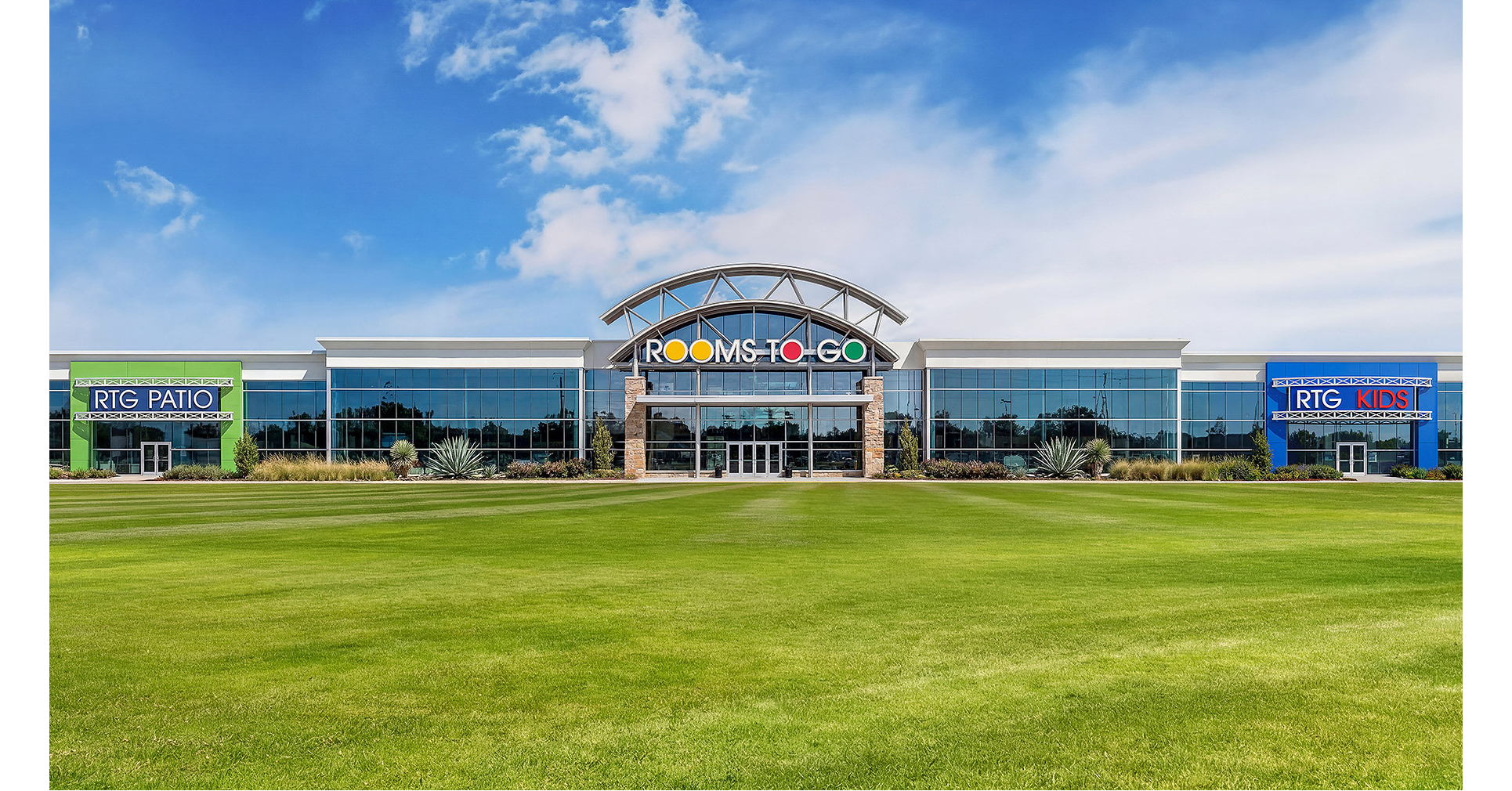 ROOMS TO GO® OPENS NEW FURNITURE SUPERSTORE IN CONROE