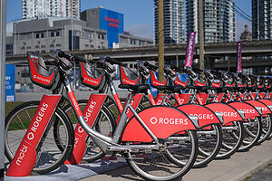 Renouvellement jusqu'en 2029 de Mobi by Rogers : plus de trajets, plus d'accès et plus de façons d'explorer Vancouver