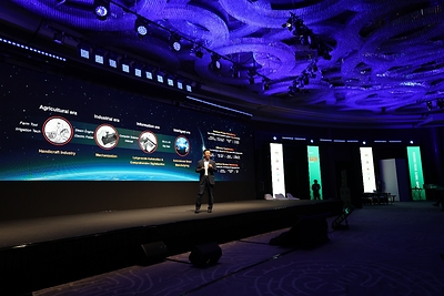 Calvin Zhao, President of MAE Product Line, Wireless Network Solution, Huawei, delivers a keynote at GSMA M360 ASEAN 2026.