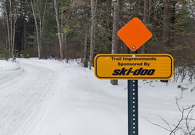 Depuis son lancement, le programme Ski-Doo Snow PASS, rendu possible grâce au soutien des concessionnaires Ski-Doo partout en Amérique du Nord, a versé plus de 1,5 million de dollars canadiens à des centaines de projets communautaires.