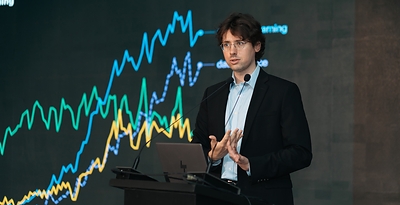An AI expert addresses HSA Group leaders during the HSA AI Lab workshop.