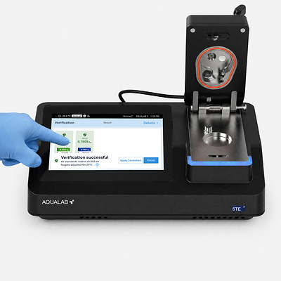 AQUALAB 5TE features a 7-inch glove-ready touchscreen. AQUALAB 5TE features a 7-inch glove-ready touchscreen.