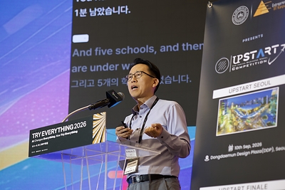 VisualCamp CEO Yunchan Suk presents the company's AI-based literacy technology at the Upstart 26 pitch competition at DDP in Seoul. VisualCamp secured first place at the event, validating its strategic expansion into India's public education sector. VisualCamp CEO Yunchan Suk presents the company's AI-based literacy technology at the Upstart 26 pitch competition at DDP in Seoul. VisualCamp secured first place at the event, validating its strategic expansion into India's public education sector.