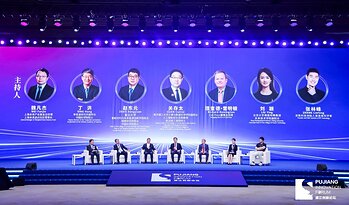 Experts exchange views during a roundtable session at the main forum of the 2026 Pujiang Innovation Forum, held in Shanghai from September 11 to 14. (COURTESY PHOTO)