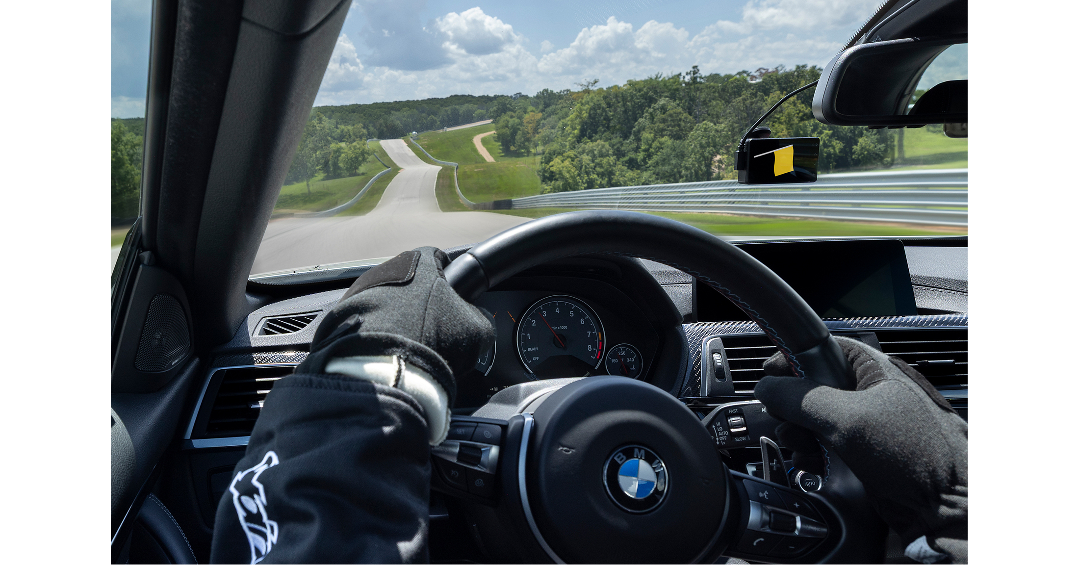 Bring digital flagging to the race vehicle with Garmin Catalyst 2 via MYLAPS X2 RaceLink Club integration