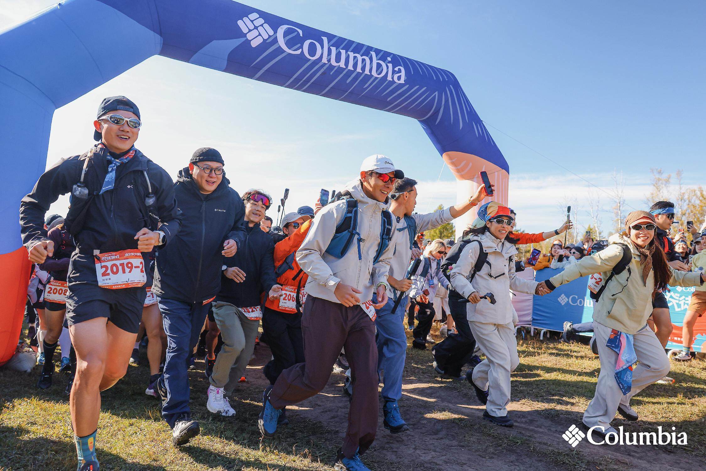 Columbia Hosts 2026 Hike Party in Inner Mongolia, Unveiling Its Inaugural Water-Land Adventure Race