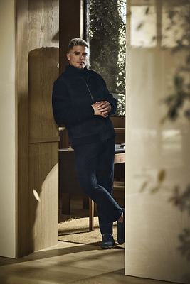 Kiké Hernández in BUGATCHI FW26 Suede and Cable Knit Hybrid Jacket, George Extrafine Super Merino Turtleneck Sweater and Palmer Super Wool Dress Pant (Photo by Jake Rosenberg)