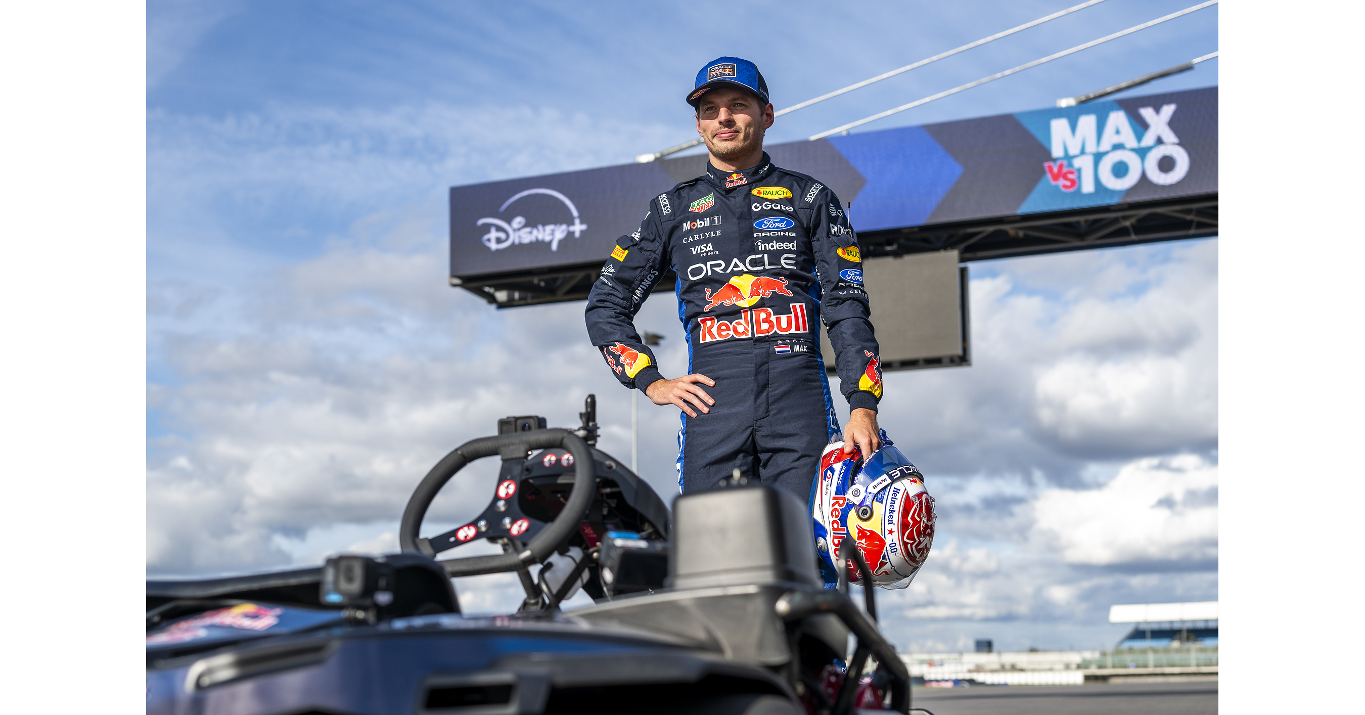 Max Verstappen überholt in 14 Runden alle 100 Karts in Red Bulls „Max vs 100"