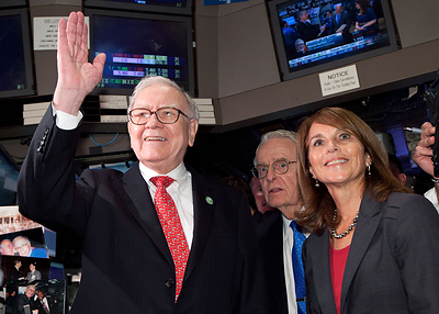Warren Buffett on the NYSE Trading Floor in 2011